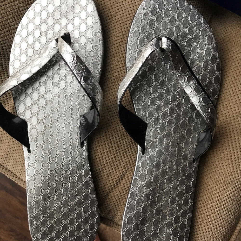 Dots Brand